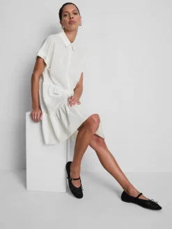 Vestido corto a capas con manga corta