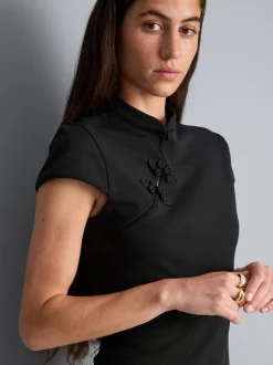 Vestido corto con cuello mao