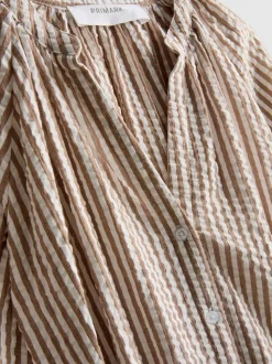 Vestido corto con mangas abombadas