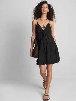 Vestido corto con volantes de Paula Echevarría