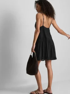 Vestido corto con volantes de Paula Echevarría