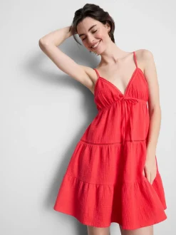 Vestido corto de algodón con cuello de pico a capas