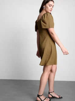 Vestido corto estilo campestre fruncido