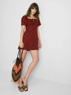 Vestido corto estilo campestre fruncido