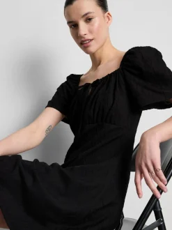 Vestido corto estilo campestre fruncido