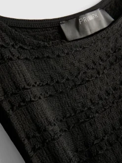 Vestido corto fruncido con textura