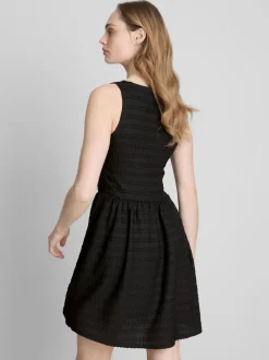 Vestido corto fruncido con textura