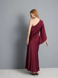 Vestido largo asimétrico con manga acampanada