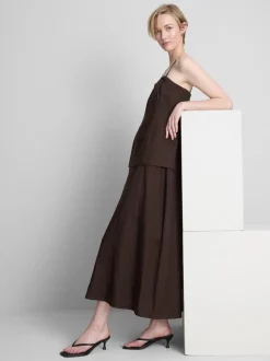 Vestido midi a capas en mezcla de lino de The Edit