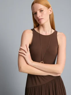 Vestido midi con bajo caído