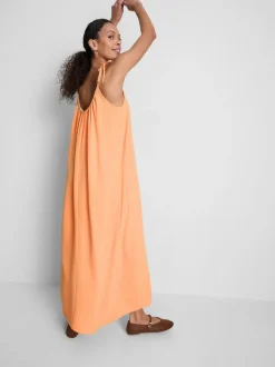 Vestido midi con tirantes