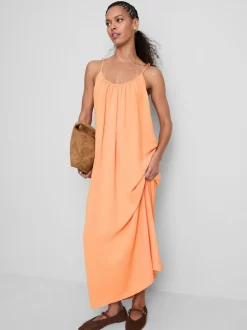 Vestido midi con tirantes