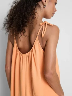 Vestido midi con tirantes