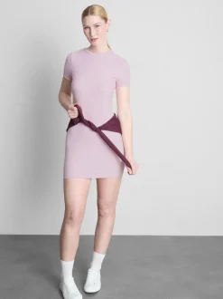 Vestido tipo camiseta corto acanalado
