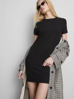 Vestido tipo camiseta corto acanalado