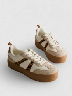 Zapatillas con suela de plataforma de goma