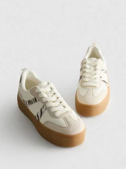 Zapatillas con suela de plataforma plana de goma