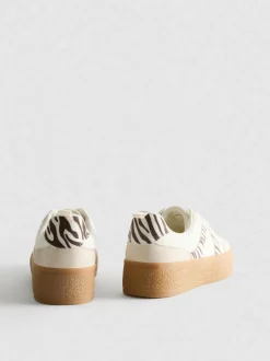 Zapatillas con suela de plataforma plana de goma