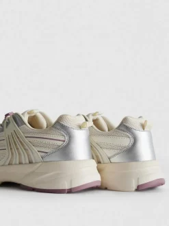 Zapatillas deportivas con suela gruesa y muletillas