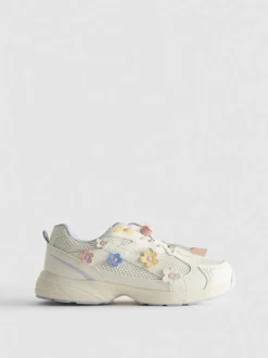Zapatillas gruesas con detalles florales