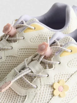 Zapatillas gruesas con detalles florales