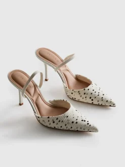 Zapatos de salón con puntera puntiaguda y lunares