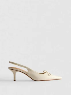 Zapatos destalonados con tira posterior y lazo
