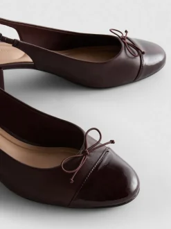 Zapatos de tacón grueso con tira posterior