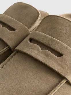 Zuecos tipo mocasín